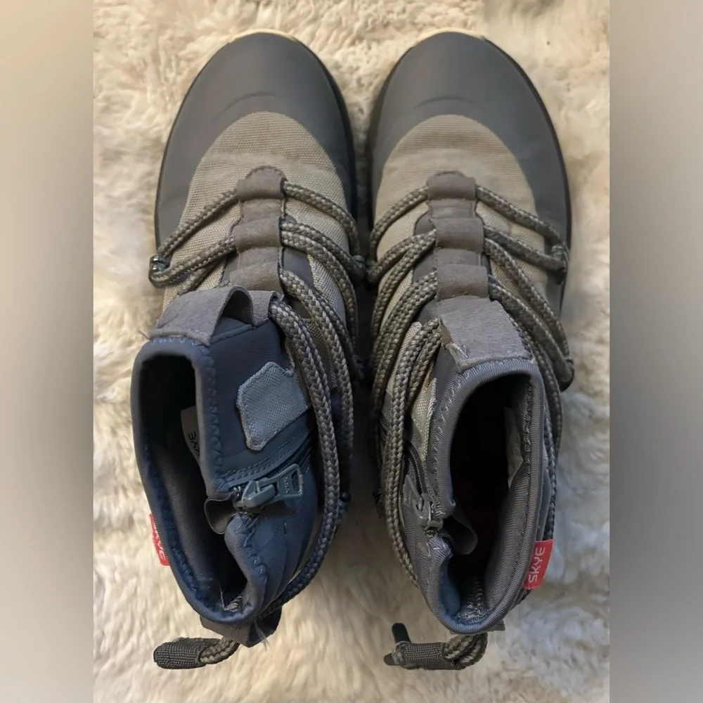 SKYE The Stnley Raincity / Grey Waterproof Vegan Sneaker Boot Size: 8